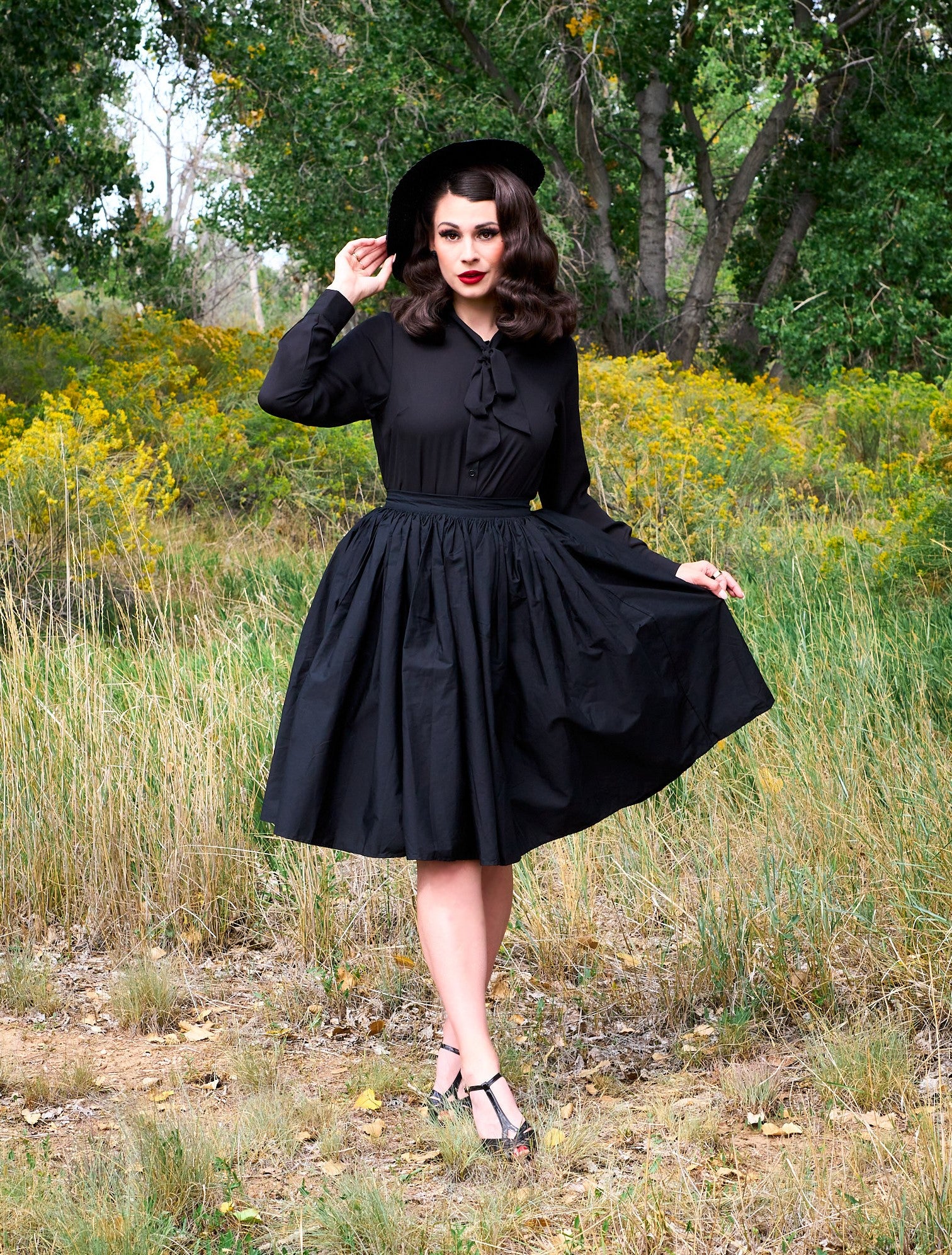 Retro deals black outfit